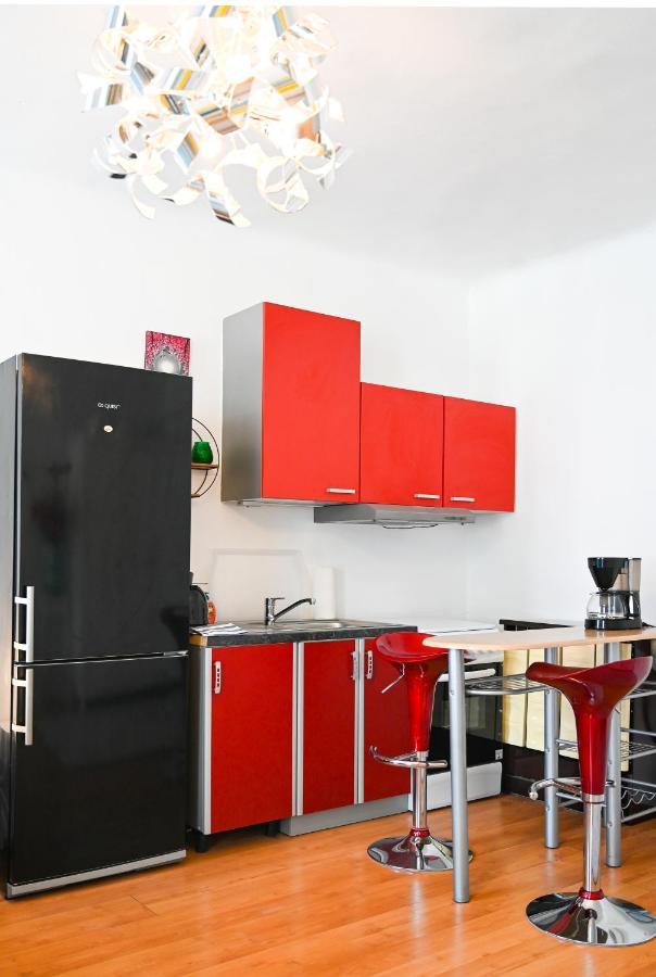 Backpacker Apartment Bahnhof Wina Bagian luar foto