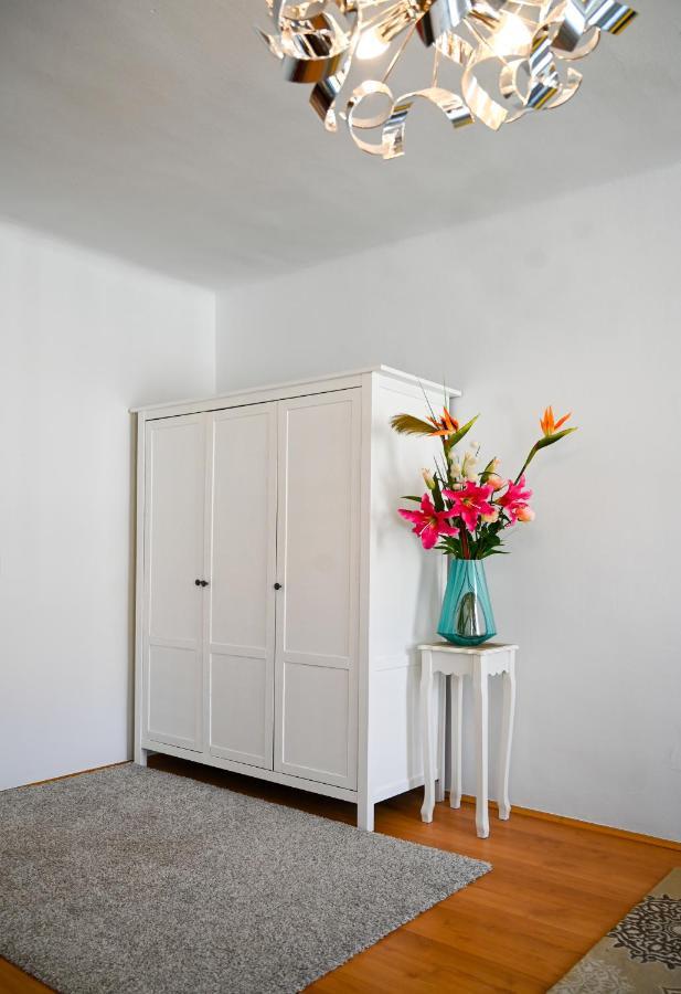 Backpacker Apartment Bahnhof Wina Bagian luar foto